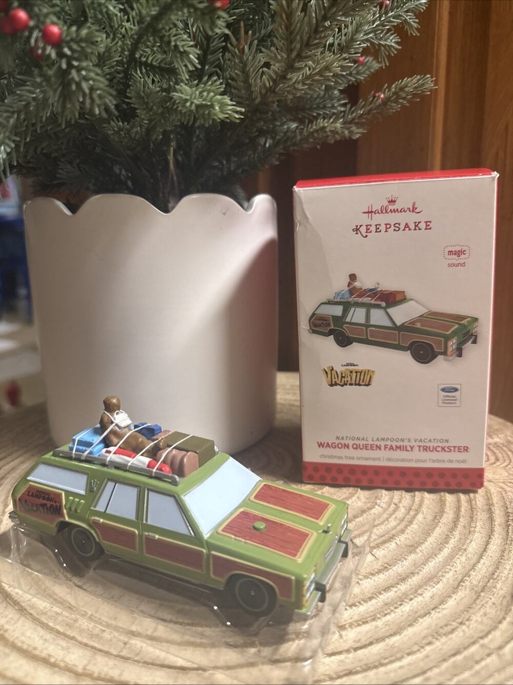 2013 Hallmark National Lampoon Station Wagon Queen Family Truckster Ornament Box